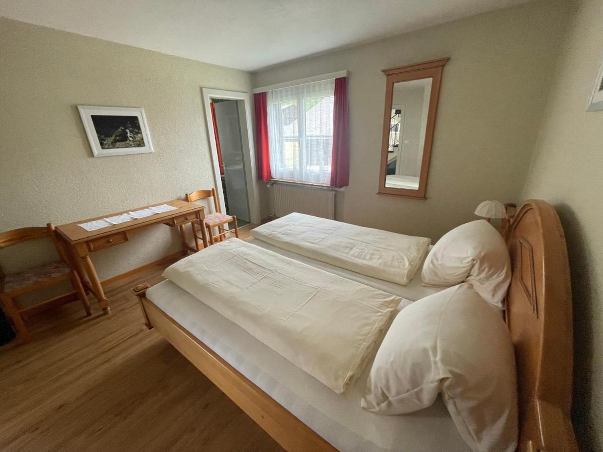 Hotel Restaurant Gommerhof Reckingen Room photo