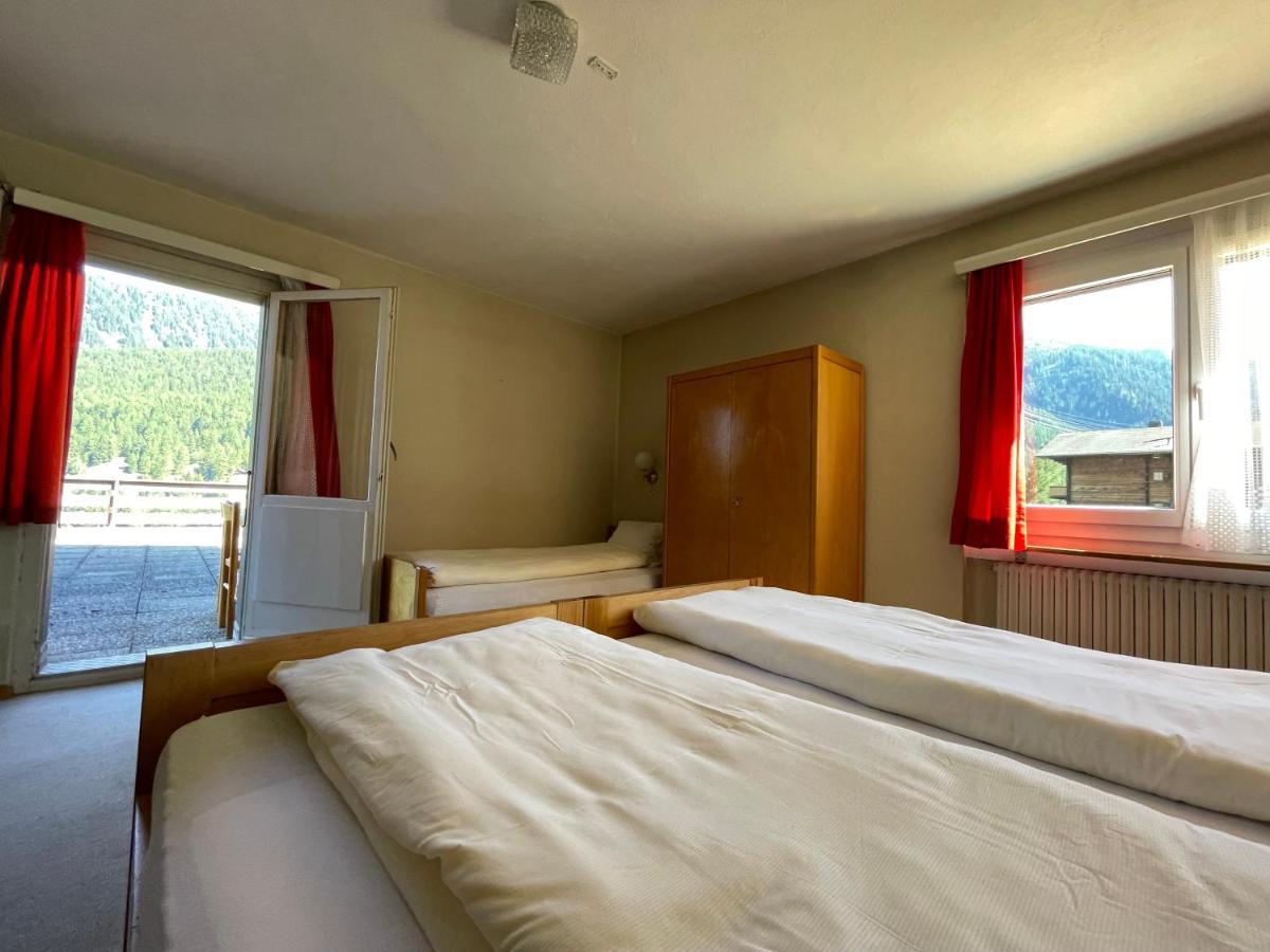Hotel Restaurant Gommerhof Reckingen Room photo