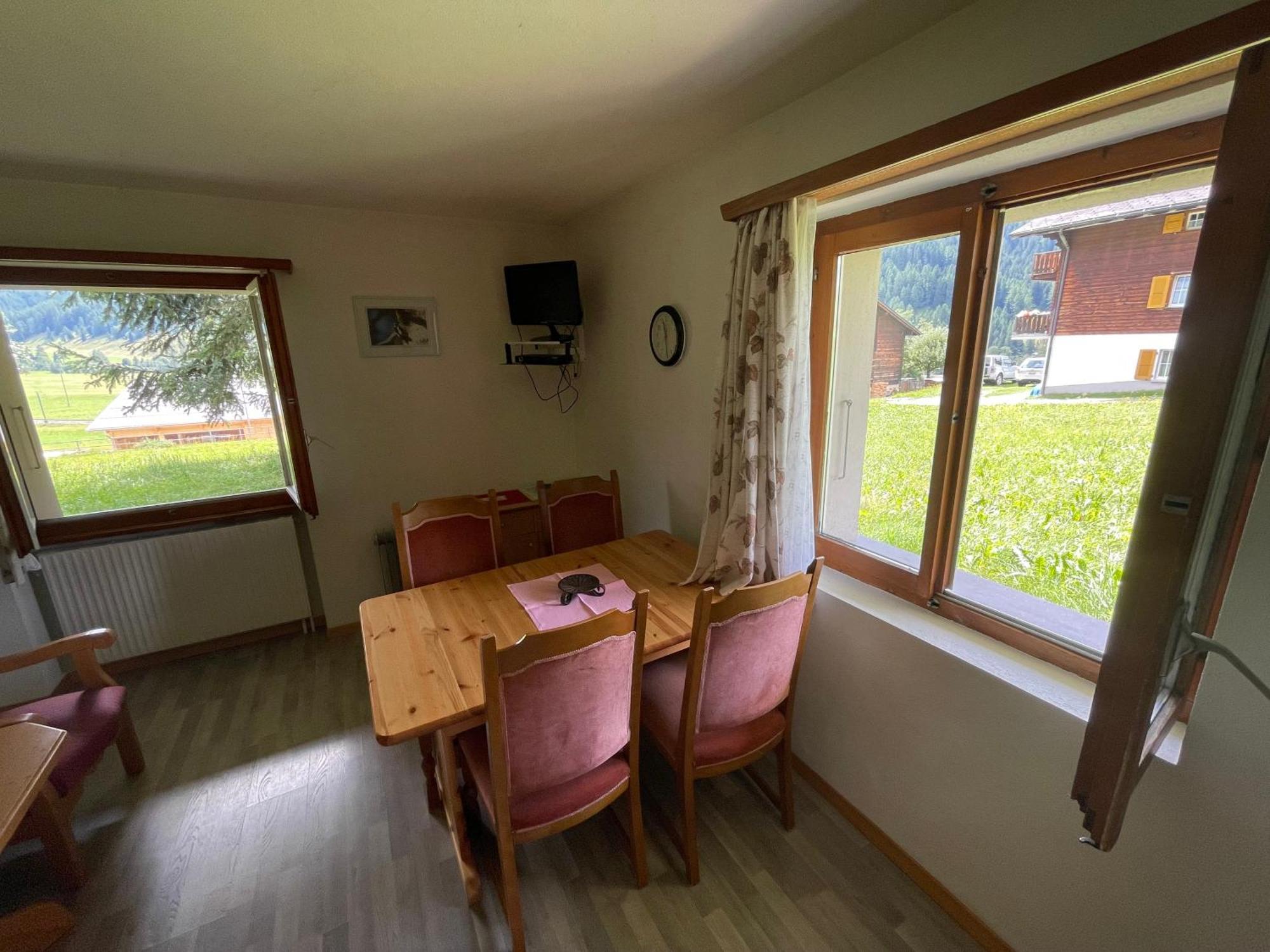 Hotel Restaurant Gommerhof Reckingen Room photo