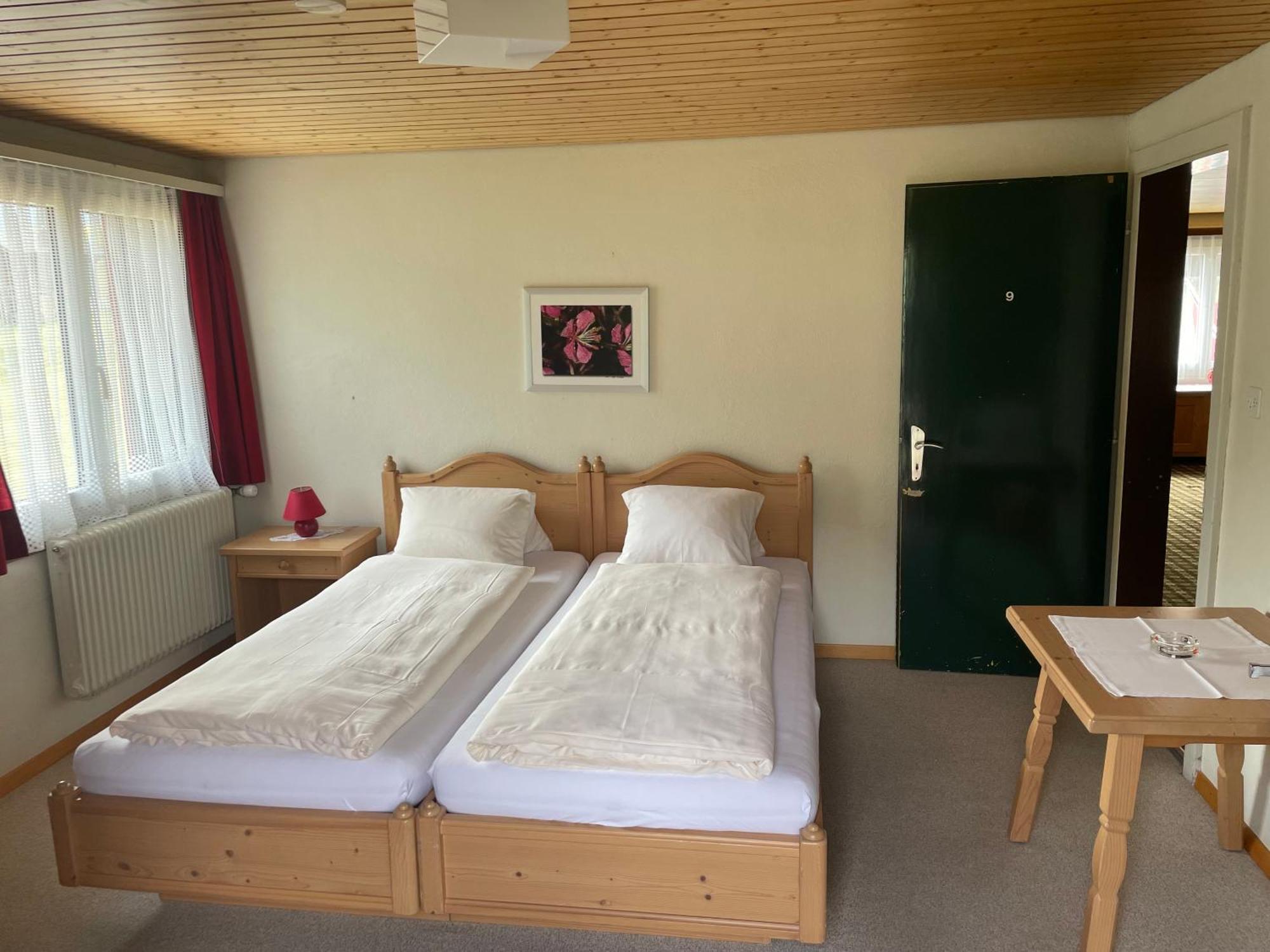 Hotel Restaurant Gommerhof Reckingen Room photo